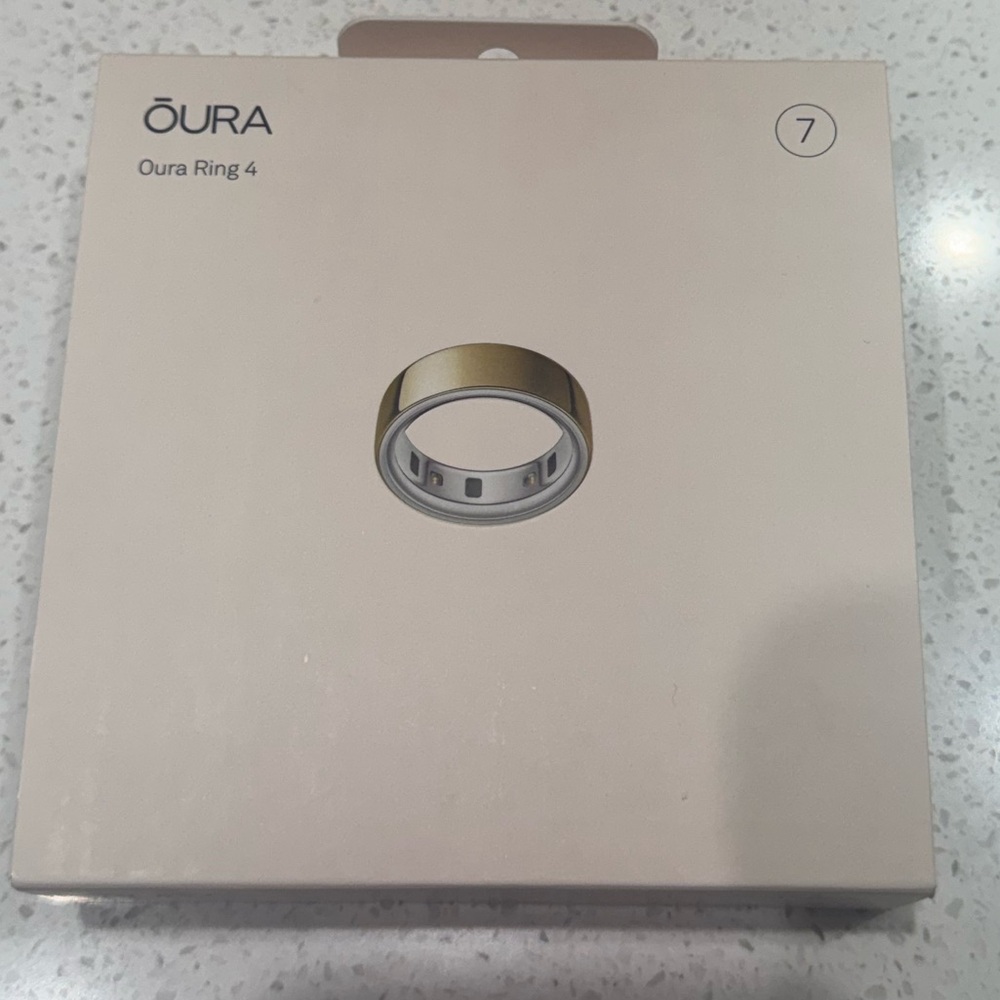 Oura Ring 4 — Gold exterior size 7